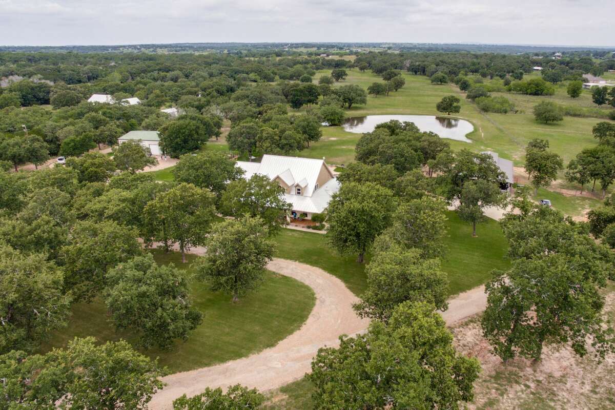 Rustic 50acreTexas ranch hits the market
