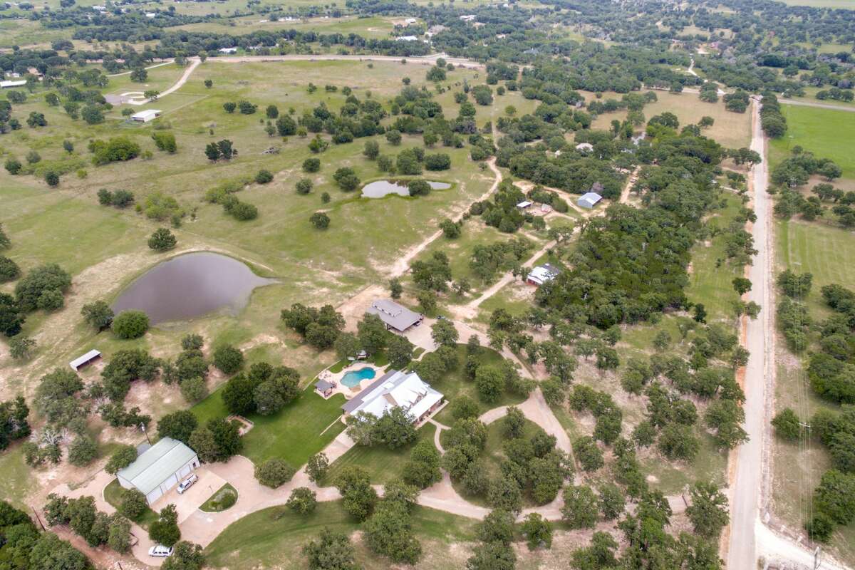 Rustic 50acreTexas ranch hits the market
