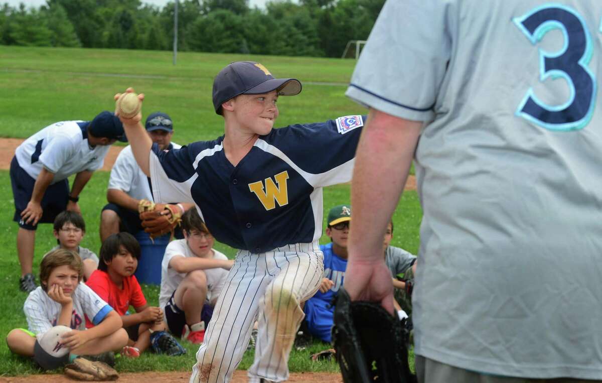 Former major leaguer Litsch pitches in at summer camp