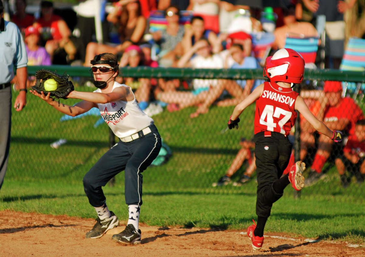 Westport U10 softball tops Fairfield for District 2 title