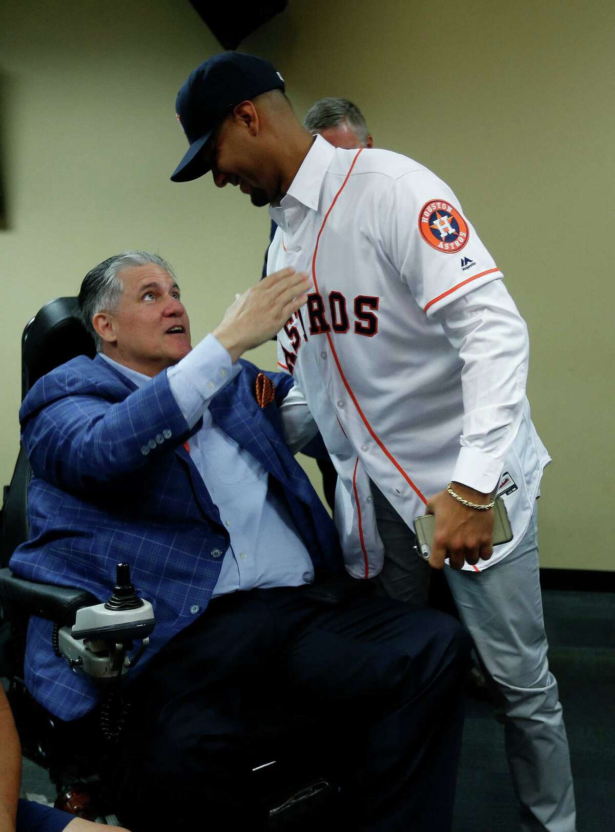 Astros introduce coveted signee Yulieski Gurriel