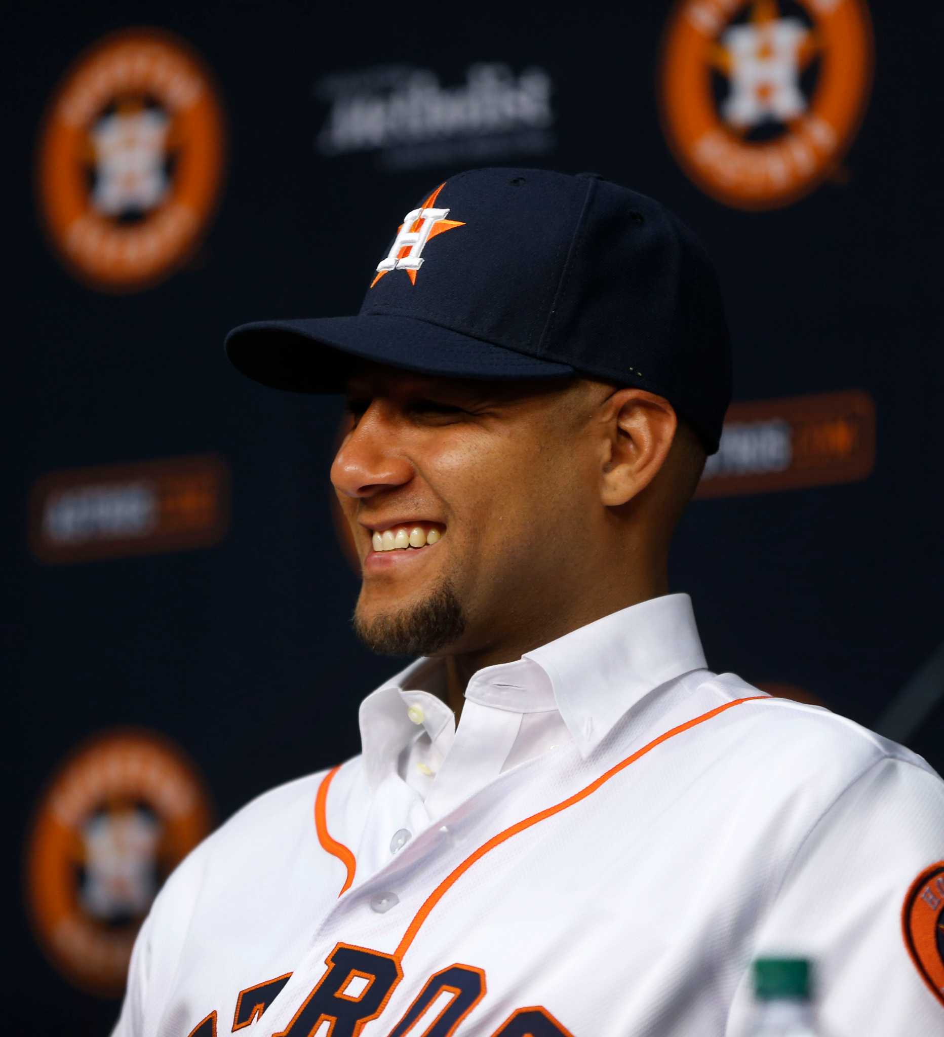 Astros' signing of Yulieski Gurriel odd, but can work - Sports Illustrated