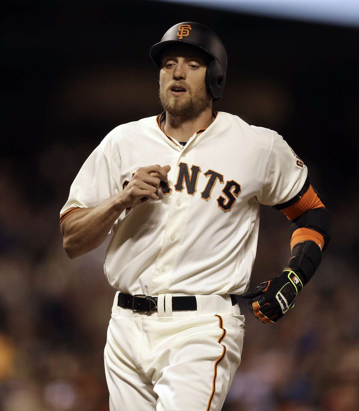 San Francisco Giants' Hunter Pence runs the bases after hitting a home run off San Diego Padres' Drew Pomeranz in the fourth inning of a baseball game Monday, April 25, 2016, in San Francisco. (AP Photo/Ben Margot)