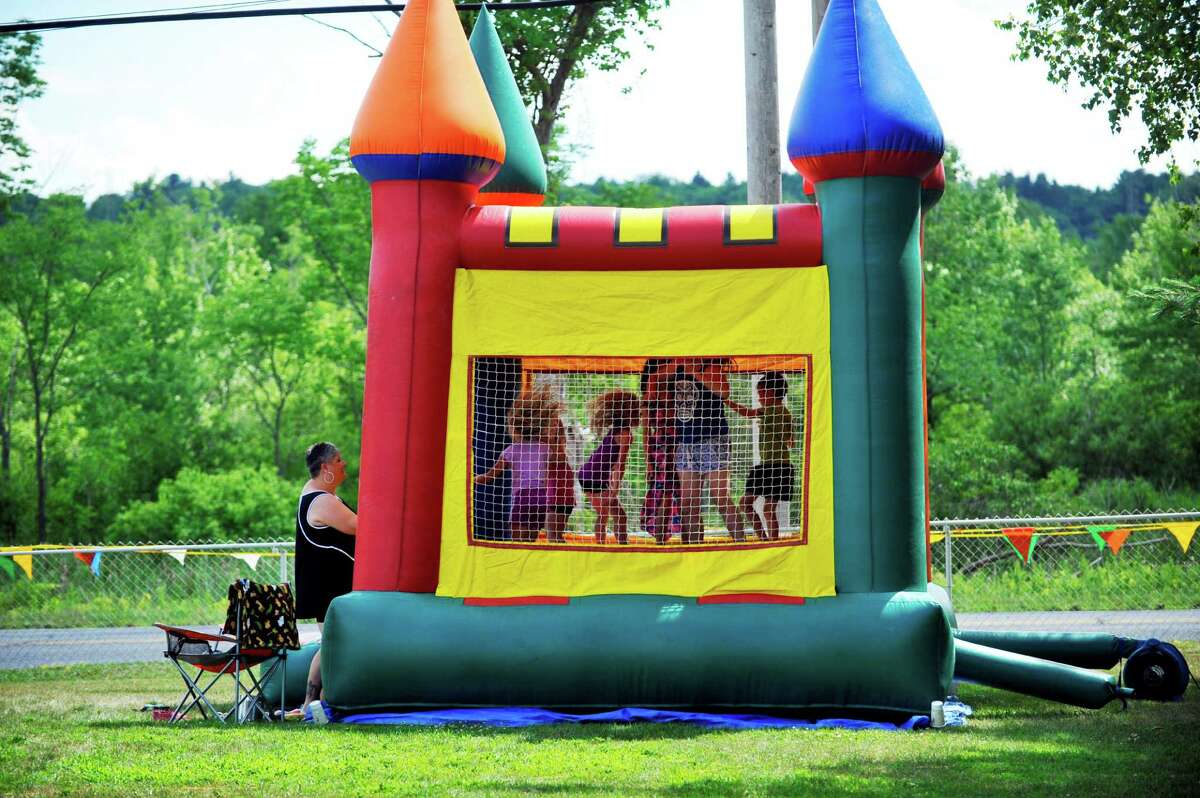 1 Dead As Spanish Bouncy Castle Floats Off Witnesses Say It Exploded