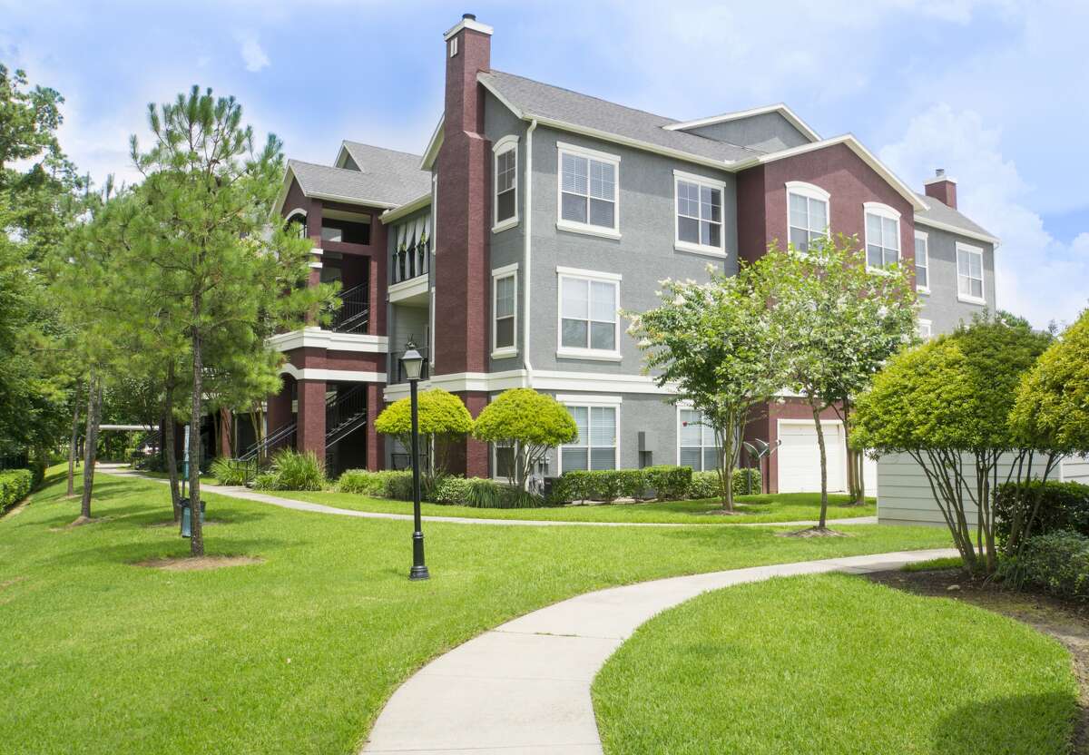The Retreat at Cypress Station, a 296-unit apartment property at 18200 Westfield Place Drive near Interstate 45 and FM 1960, was built in 2004. (Institutional Property Advisors, a division of Marcus and Millichap photo)
