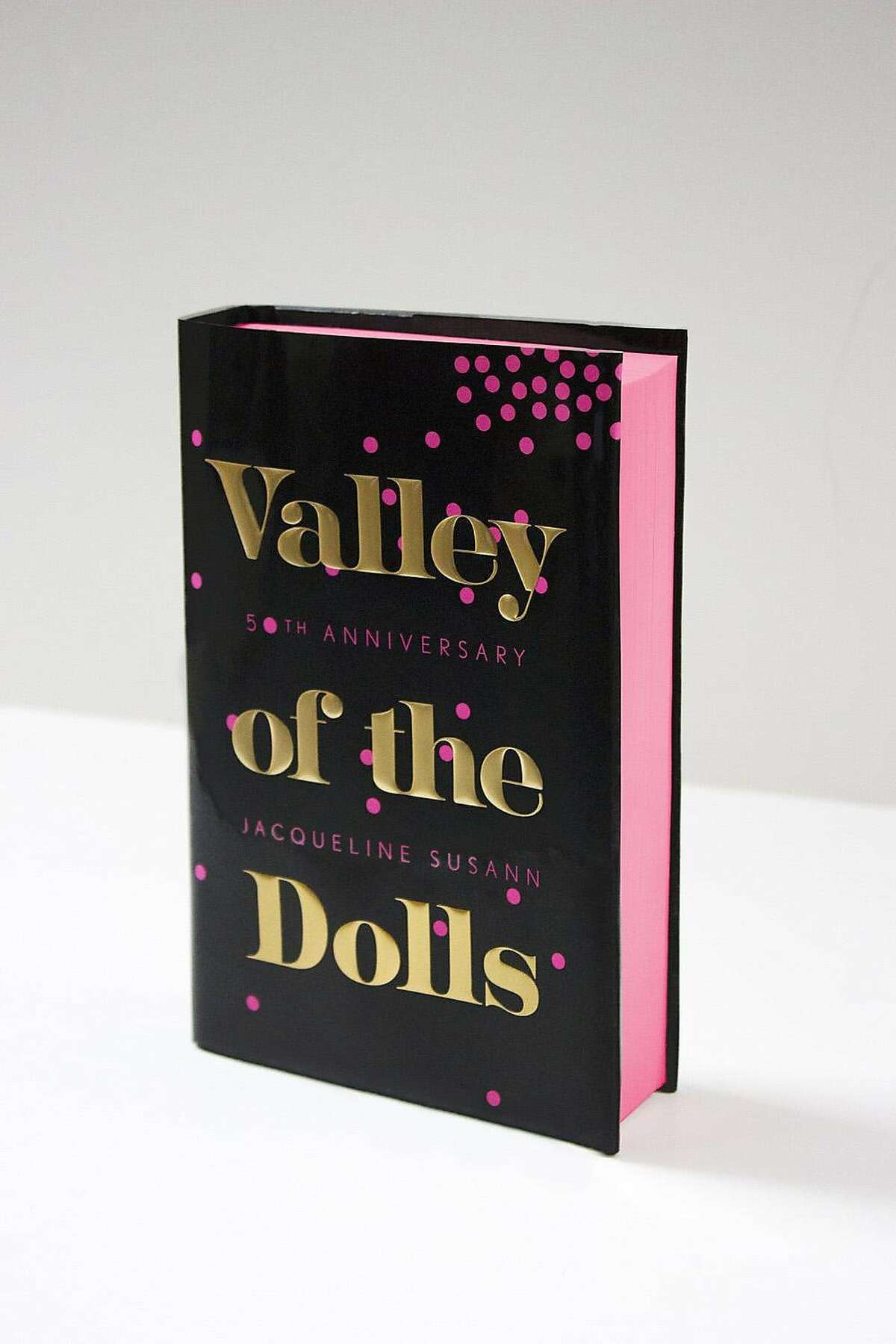 Valley of the Dolls 50th Anniversary Edition (Hardcover)�by�Jacqueline Susann