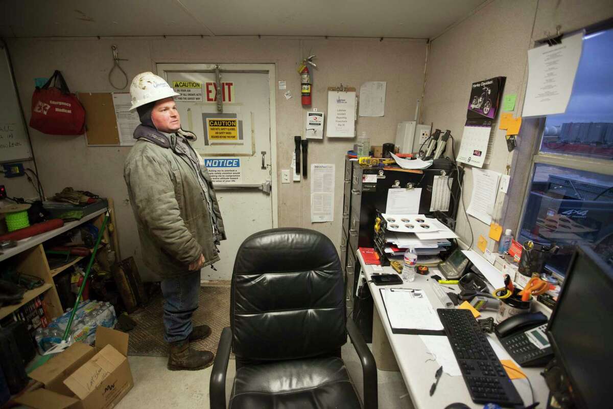 Randy Perry, a crew manager who oversees drilling for Elevation Resources, at his office near Midland, Texas, Jan. 14, 2015. With oil prices plummeting by more than 50 percent since June, the gleeful mood of recent years has turned glum here in West Texas as the frenzy of shale oil drilling has come to a screeching halt (Michael Stravato/The New York Times)