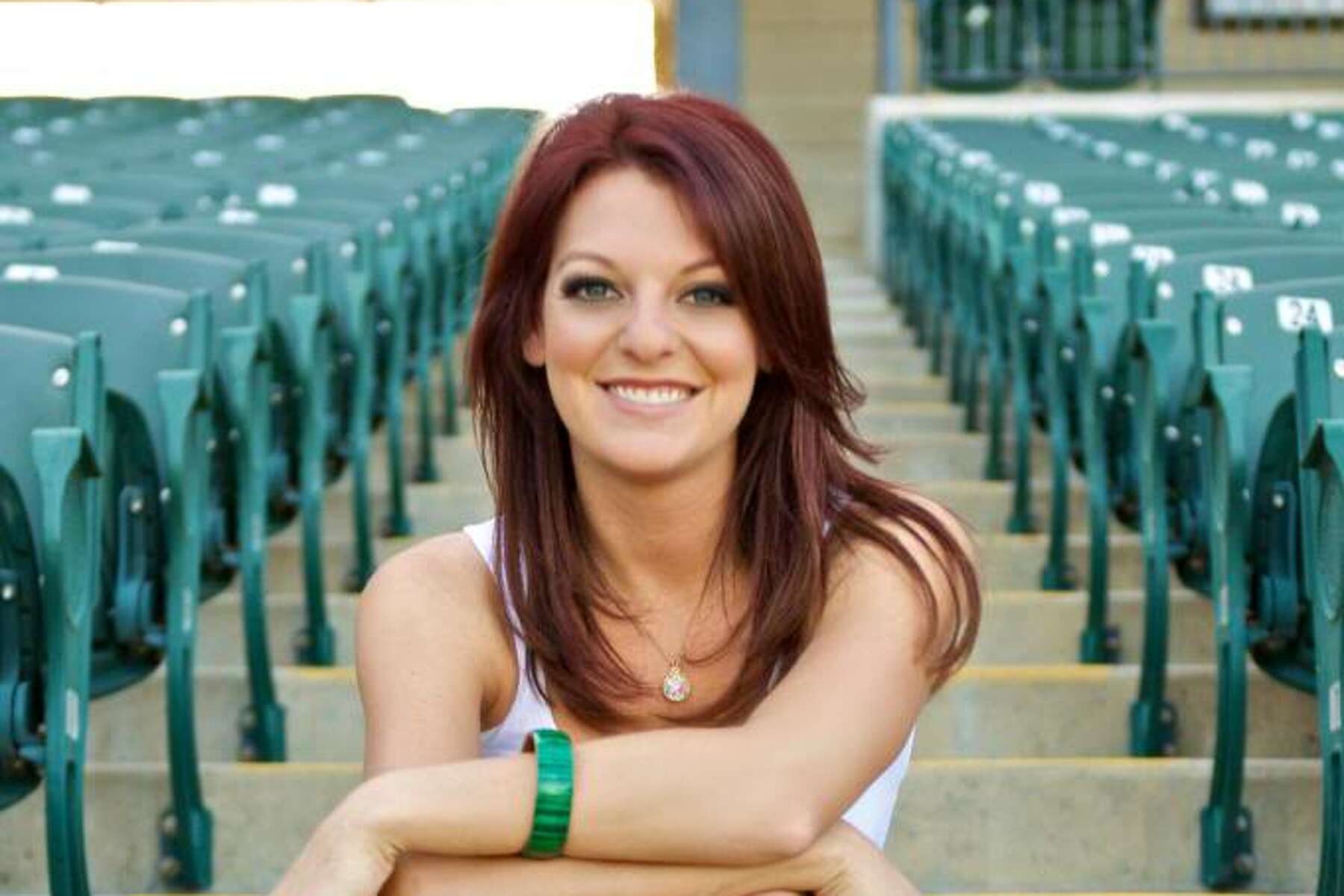 Astros' broadcaster mesmorized by sideline reporter's blue eyes
