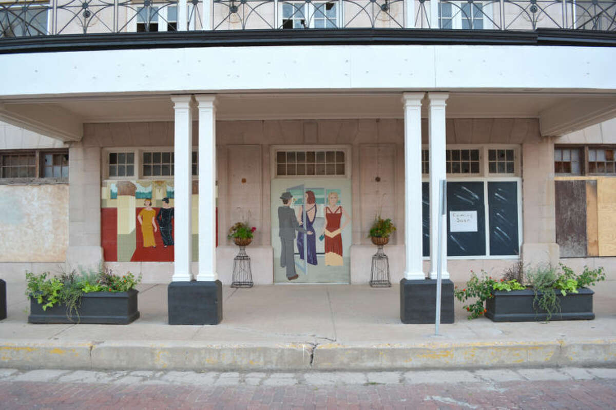Doug McDonough/Plainview HeraldMurals depicting individuals in dress from the late 1920s now grace the front of Plainview’s Hilton Hotel, which also is sporting fresh plants and painted trim around the entrance. The artwork by Robin Barrett was installed late Tuesday. The flowers and plants are being cared for by Plainview Master Gardeners.