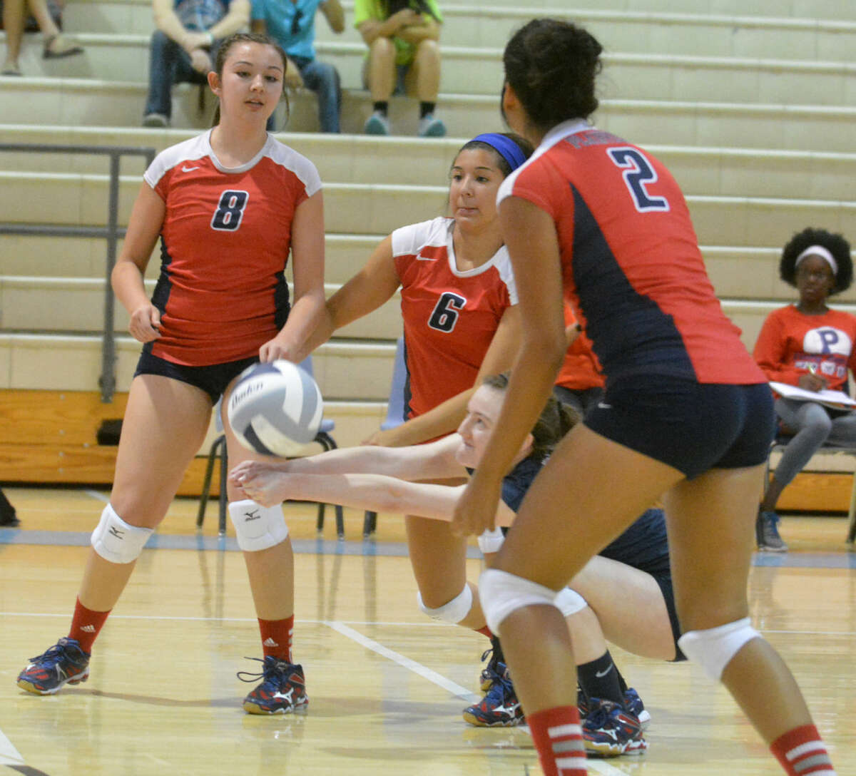 Lady Bulldogs go 1-5 at volleyball tournament