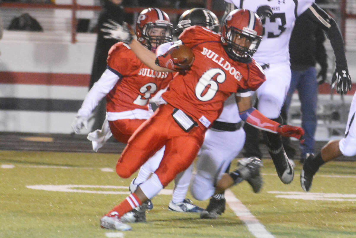 Plainview's Carlton Searcy returns a kickoff during the Bulldogs' 45-7 victory over Lubbock High Friday night. Searcy, a junior defensive back, returned an interception for a touchdown in the final two minutes of the first half to turn the tide of the game and ignite the Bulldogs to the victory.