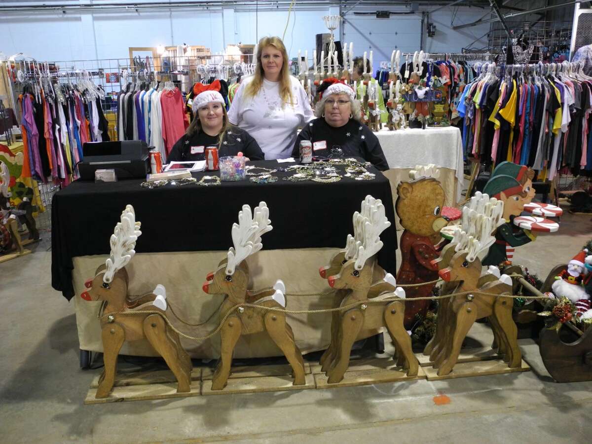 Crafters, lookers come together at Arts & Crafts Festival