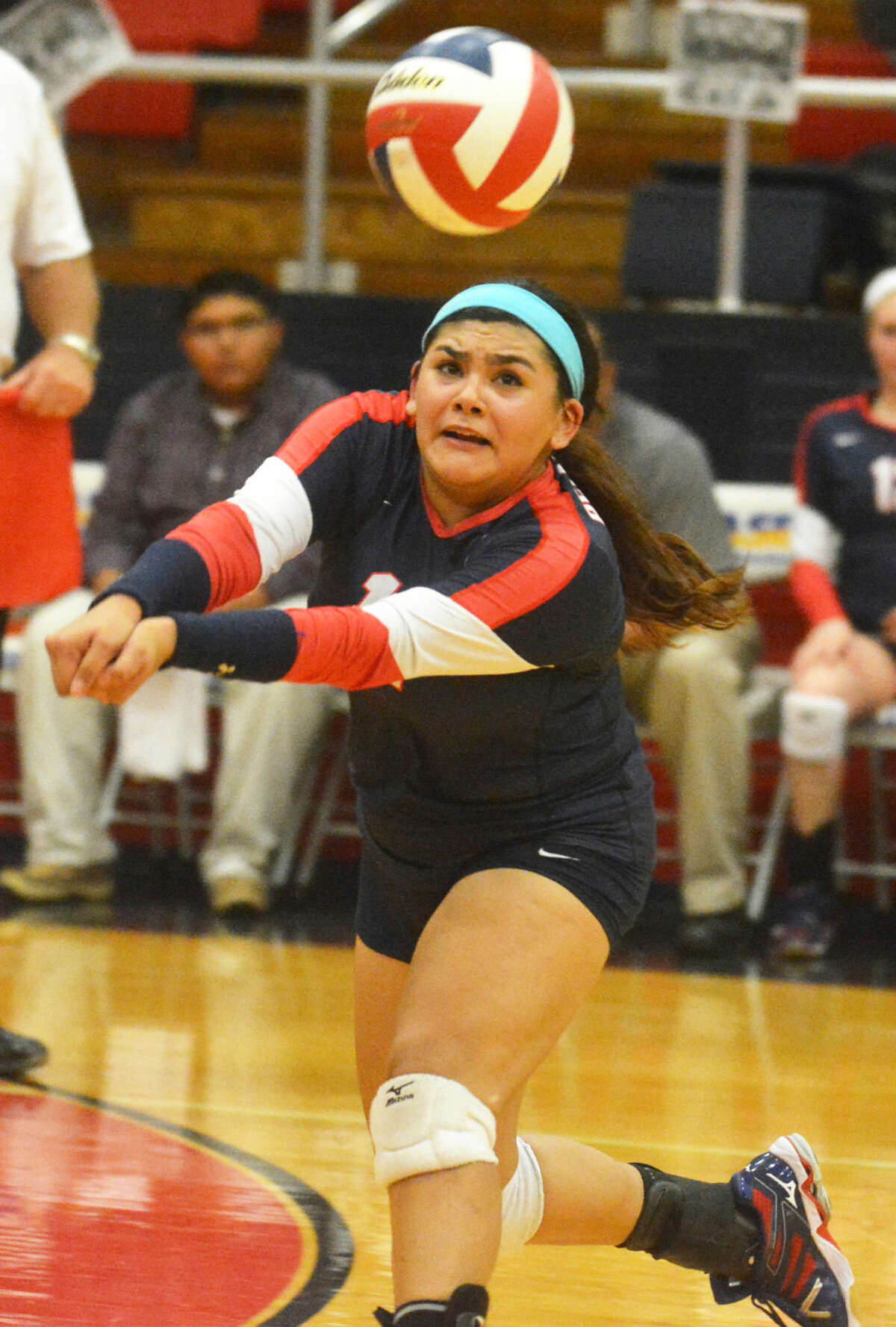 Plainview's Jackie Perez lunges to dig out a Lubbock High hit during a District 4-5A volleyball match at the Dog House Tuesday night. Perez had 22 digs, some of the spectacular, diving variety to keep the ball alive.
