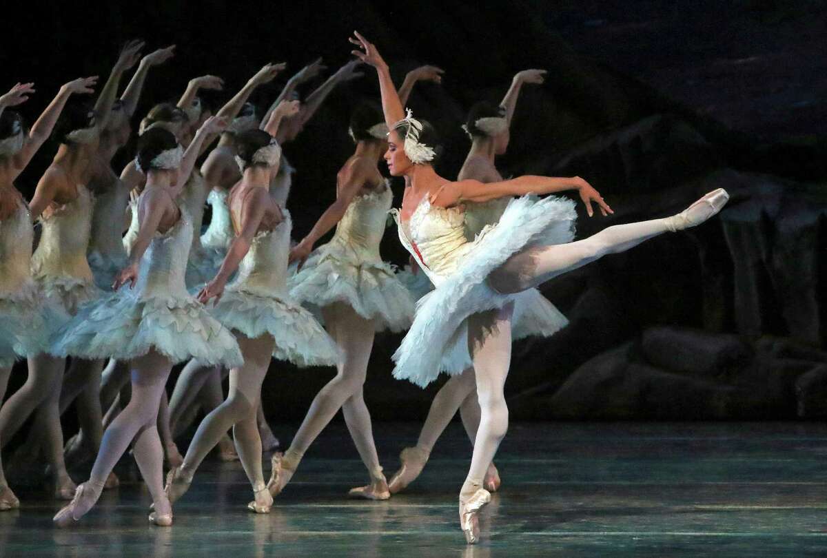 Misty Copeland and fellow dancers with the American Ballet Theater perform in "Swan Lake" at the Metropolitan Opera House in New York, June 15, 2016. Balletomania, a form of madness to be found in many cities round the world, in New York traditionally reaches an annual peak of jubilant clamor in June, when American Ballet Theater performs Ã©?’Swan LakeÃ©?“ and Ã©?’Romeo and JulietÃ©?“ at the Metropolitan Opera House. (Andrea Mohin/The New York Times)