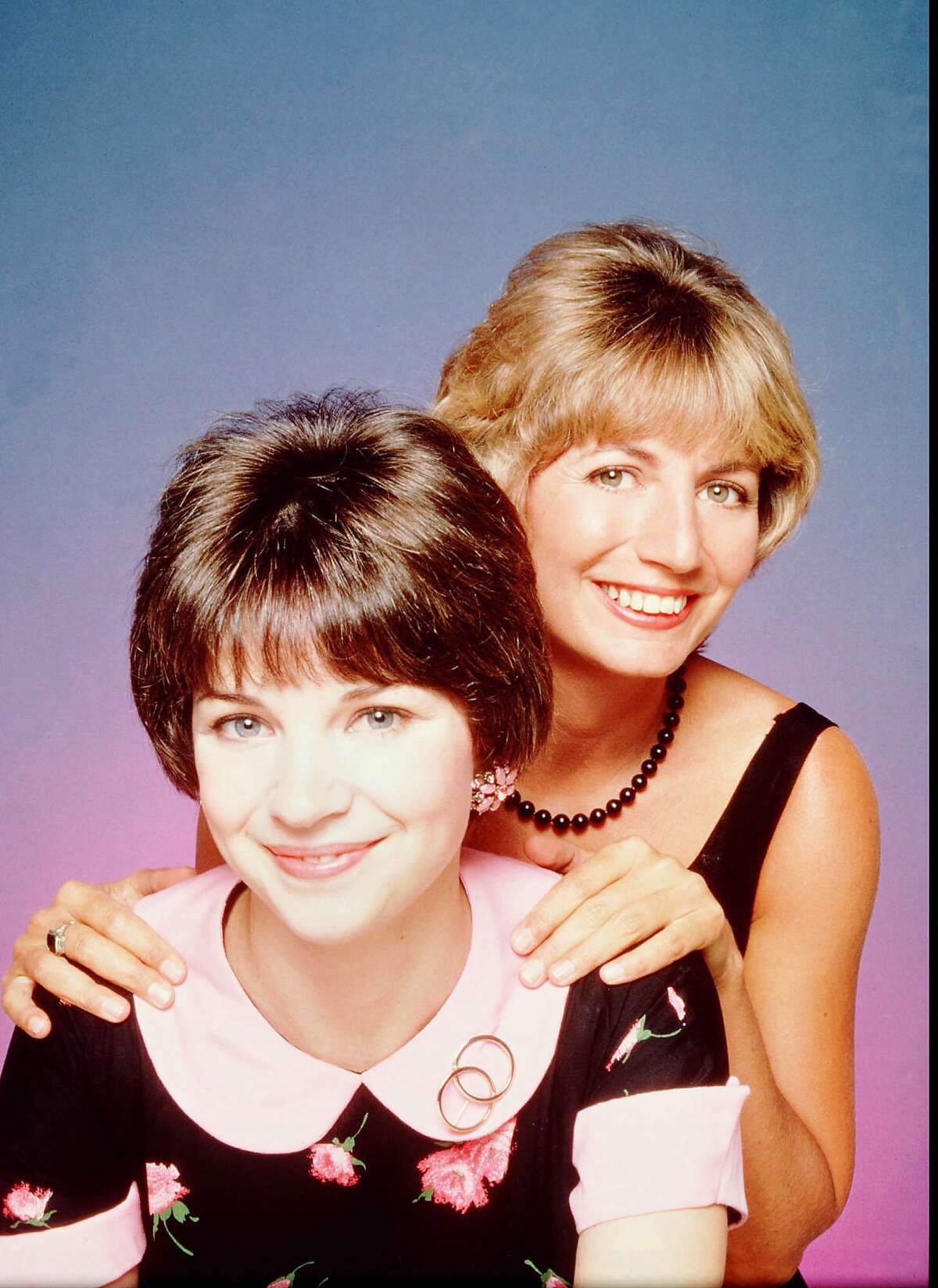 ABC7 (4/11/95)--LAVERNE & SHIRLEY REUNION-- Penny Marshall and Cindy Williams will relive the best moments from their classic comedy series, LAVERNE & SHIRLEY, on a one hour special airing MONDAY, MAY 22 (8-9 pm, ET) on the ABC Television Network. HISTORIC FILE PHOTO. HOUCHRON CAPTION (09/05/2001): Penny Marshall, right, and Cindy Williams join other "Laverne and Shirley" cast members for a fond look back at the show on "Biography" on A&E.
