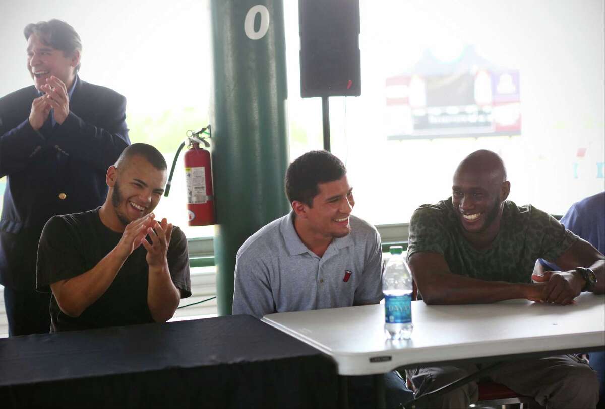 Lopez ‘on fast track’ to world boxing title