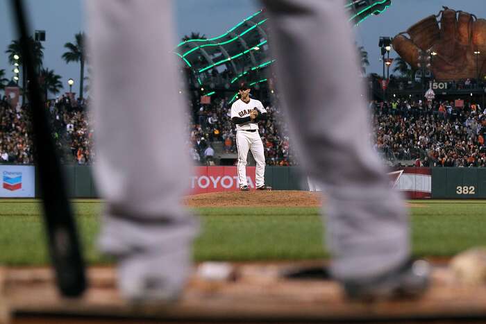 Giants replace Jake Peavy with Albert Suarez in rotation