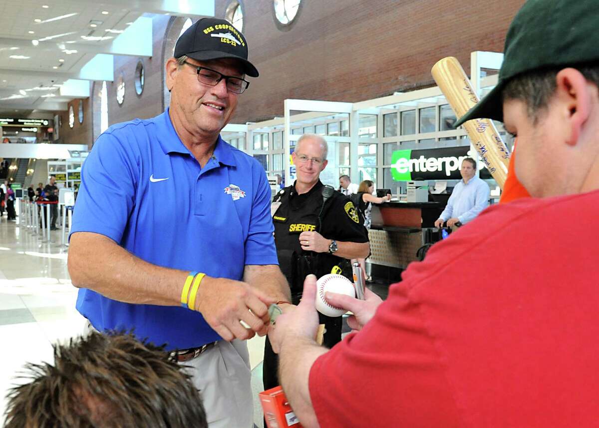 Hall of Famers land at Albany airport en route to Cooperstown
