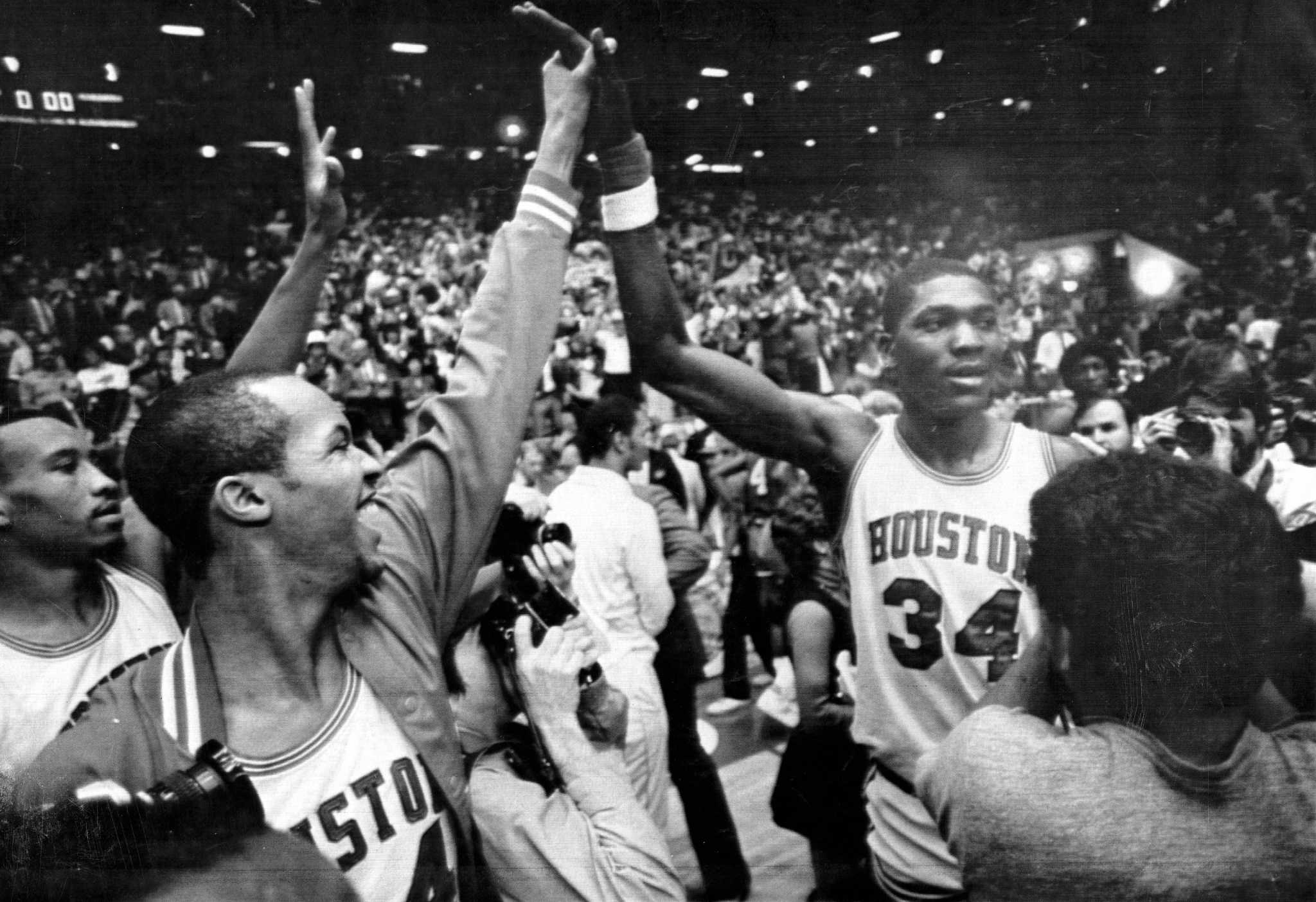 On this day in 1983, NC State took down Clyde Drexler, Hakeem Olajuwon and  the Houston Cougars to become national champions 🏆
