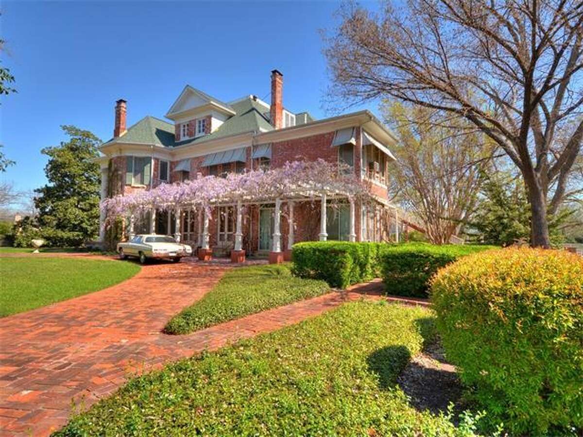 Round Rock mansion, a Texas Historic Landmark, listed at 2.5M