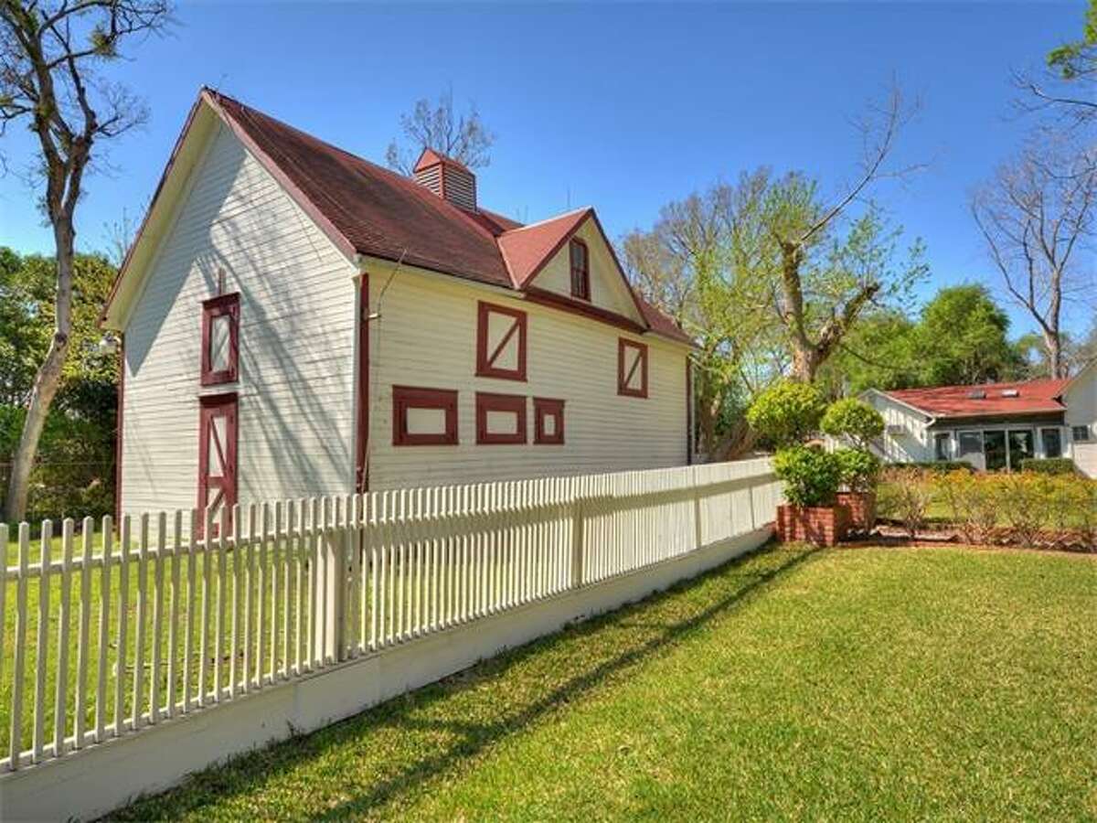 Round Rock mansion, a Texas Historic Landmark, listed at 2.5M
