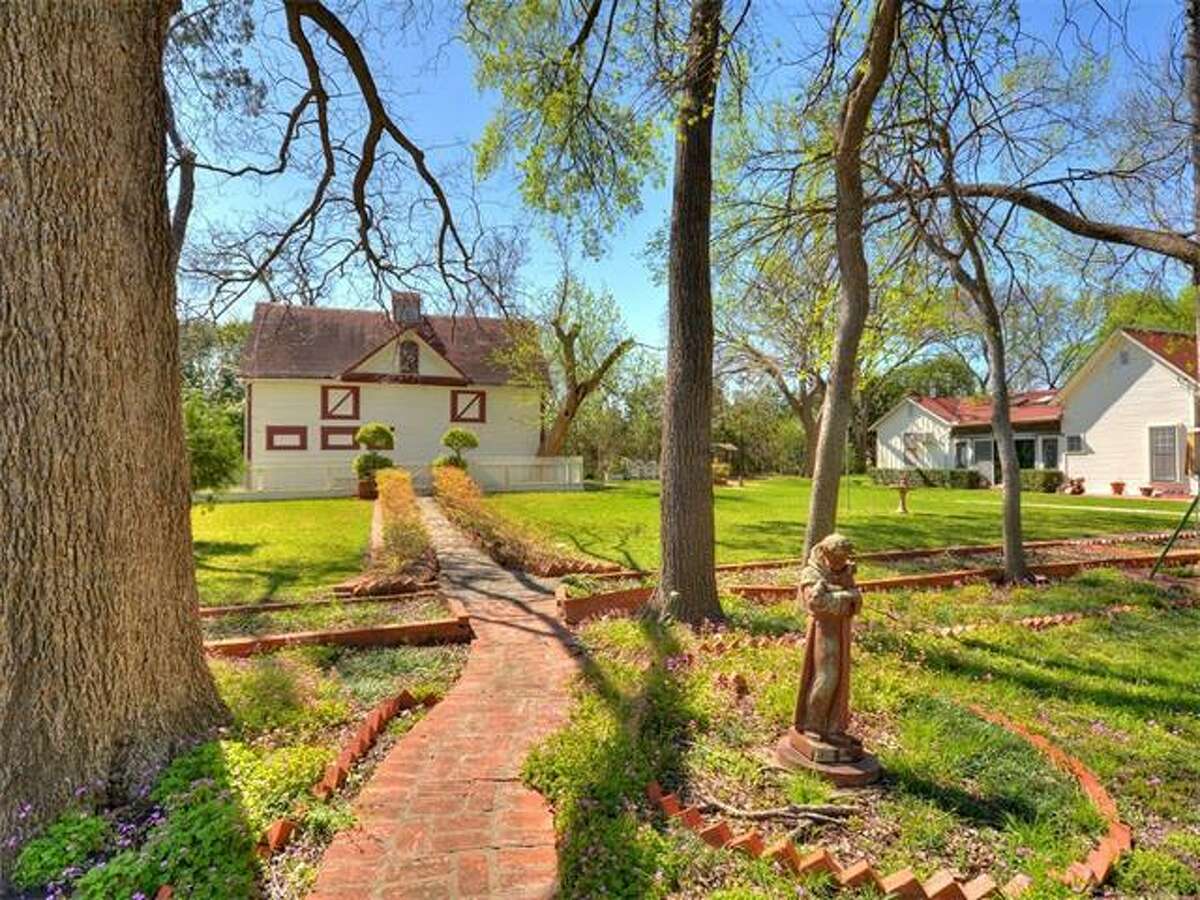 Round Rock Mansion A Texas Historic Landmark Listed At 25m