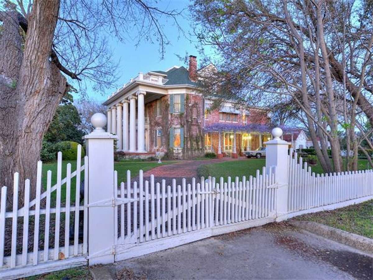 Round Rock mansion, a Texas Historic Landmark, listed at 2.5M
