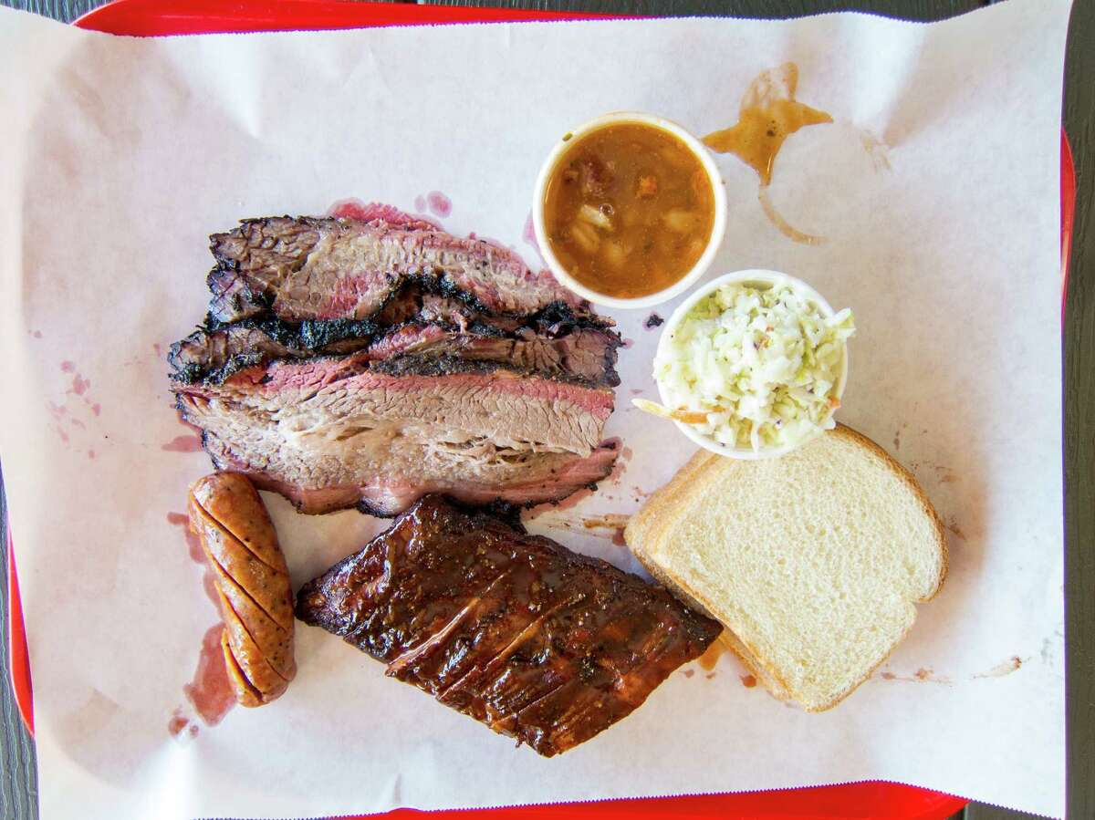 A good rub for the brisket helps make Ray's BBQ in Los Angeles' Huntington Park a bright spot.
