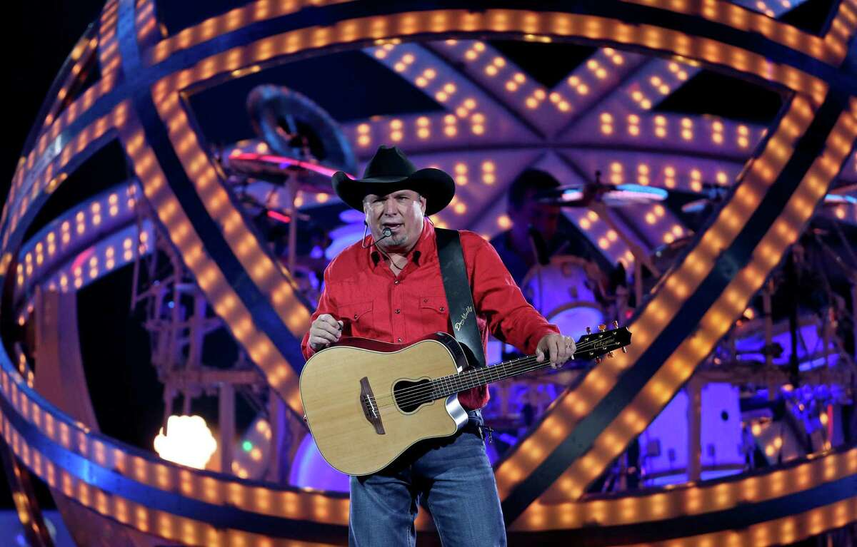 Garth Brooks performs Friday July 22, 2016 at AT&T Center.