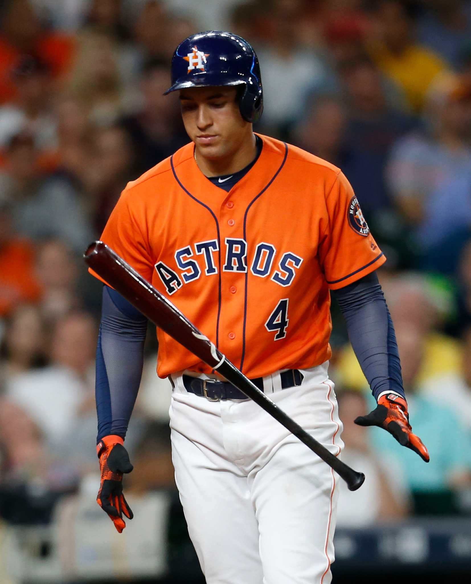 Astros' Marwin Gonzalez exits game with hand injury