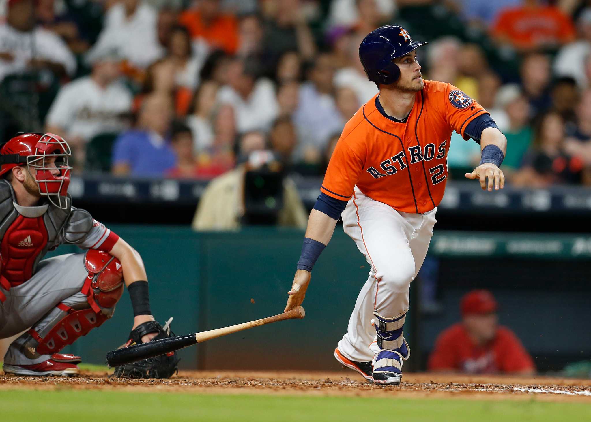 Astros' Marwin Gonzalez exits game with hand injury