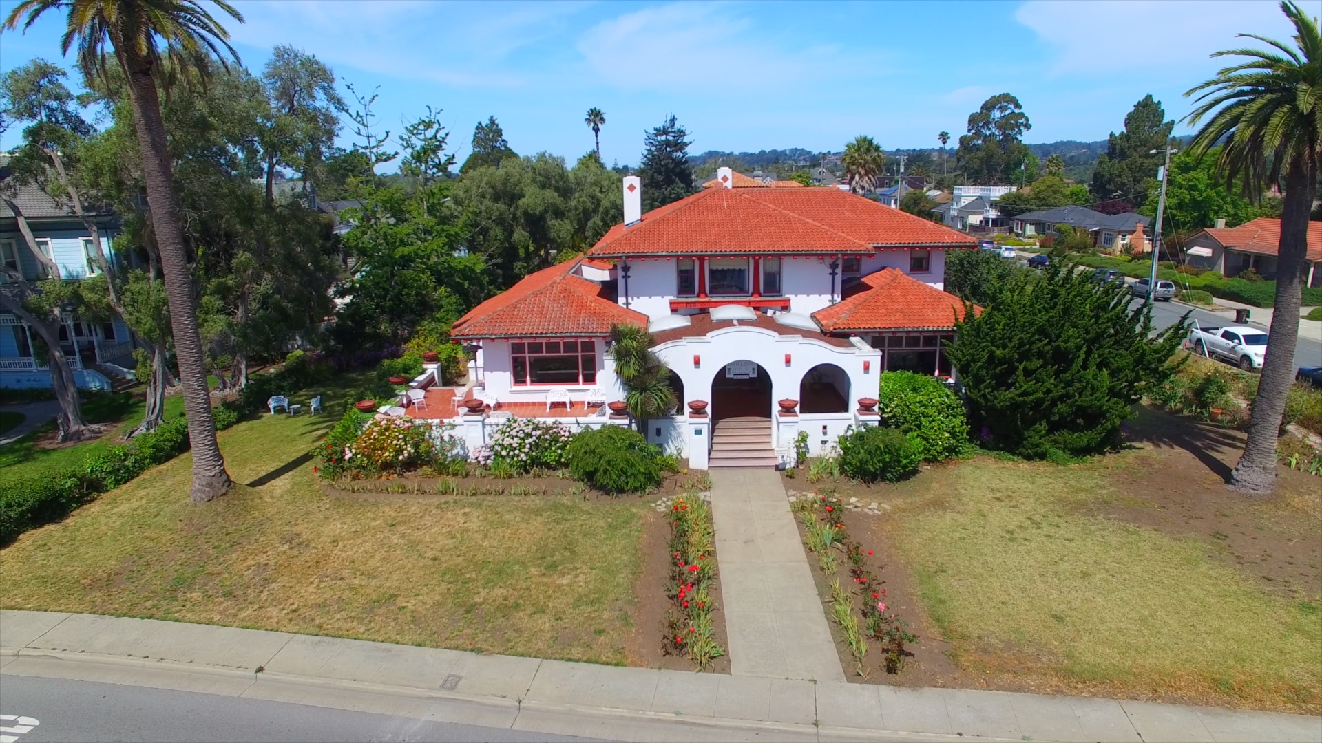 Santa Cruz estate where Hillary Clinton stayed on the market for