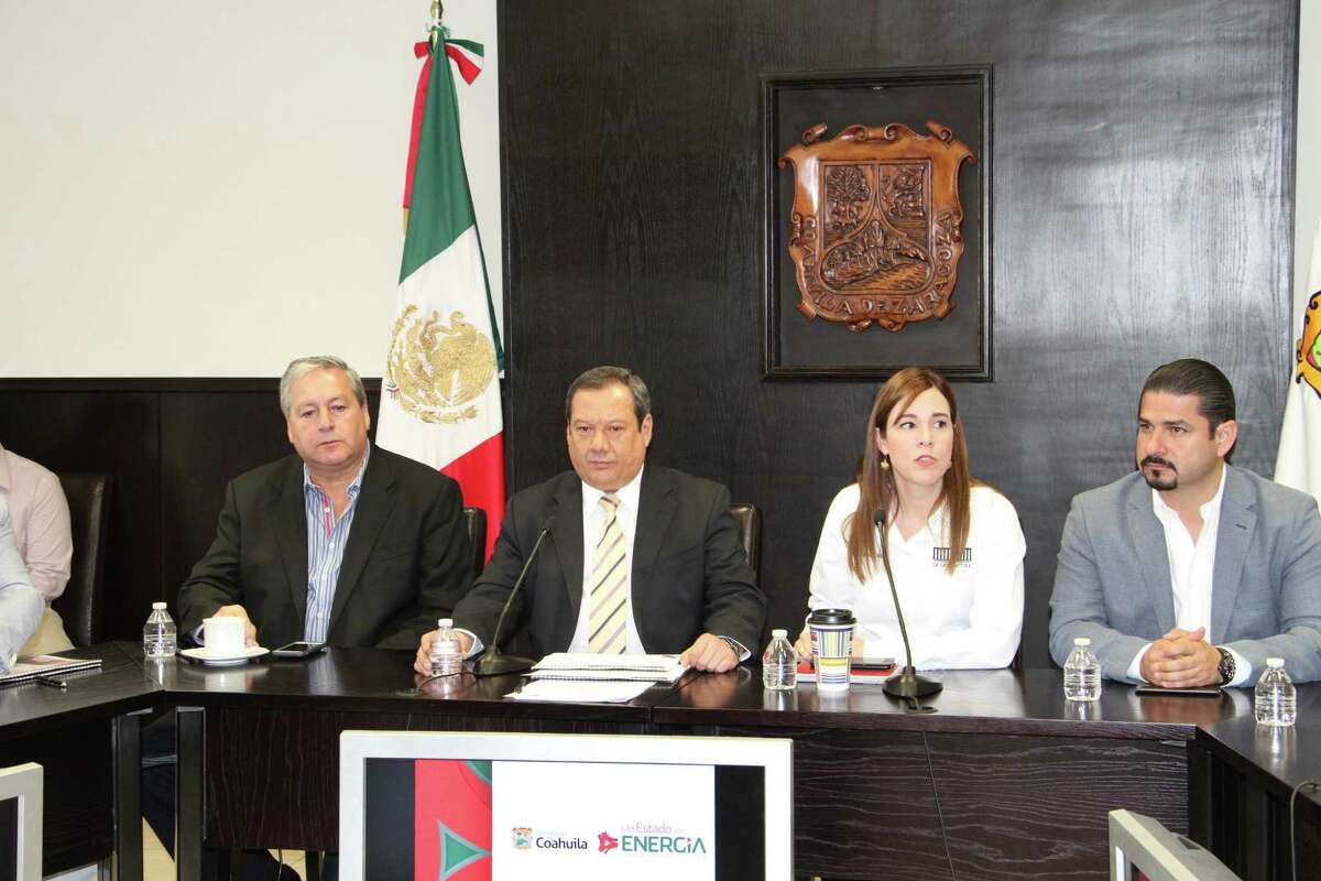 Coahuila attorney general Homero Ramos Gloria (middle, black suit) speaks to state legislators about the states' investigation into killings by the Zetas drug cartel in the Piedras Negras, Mexico, region on July 20, 2016.