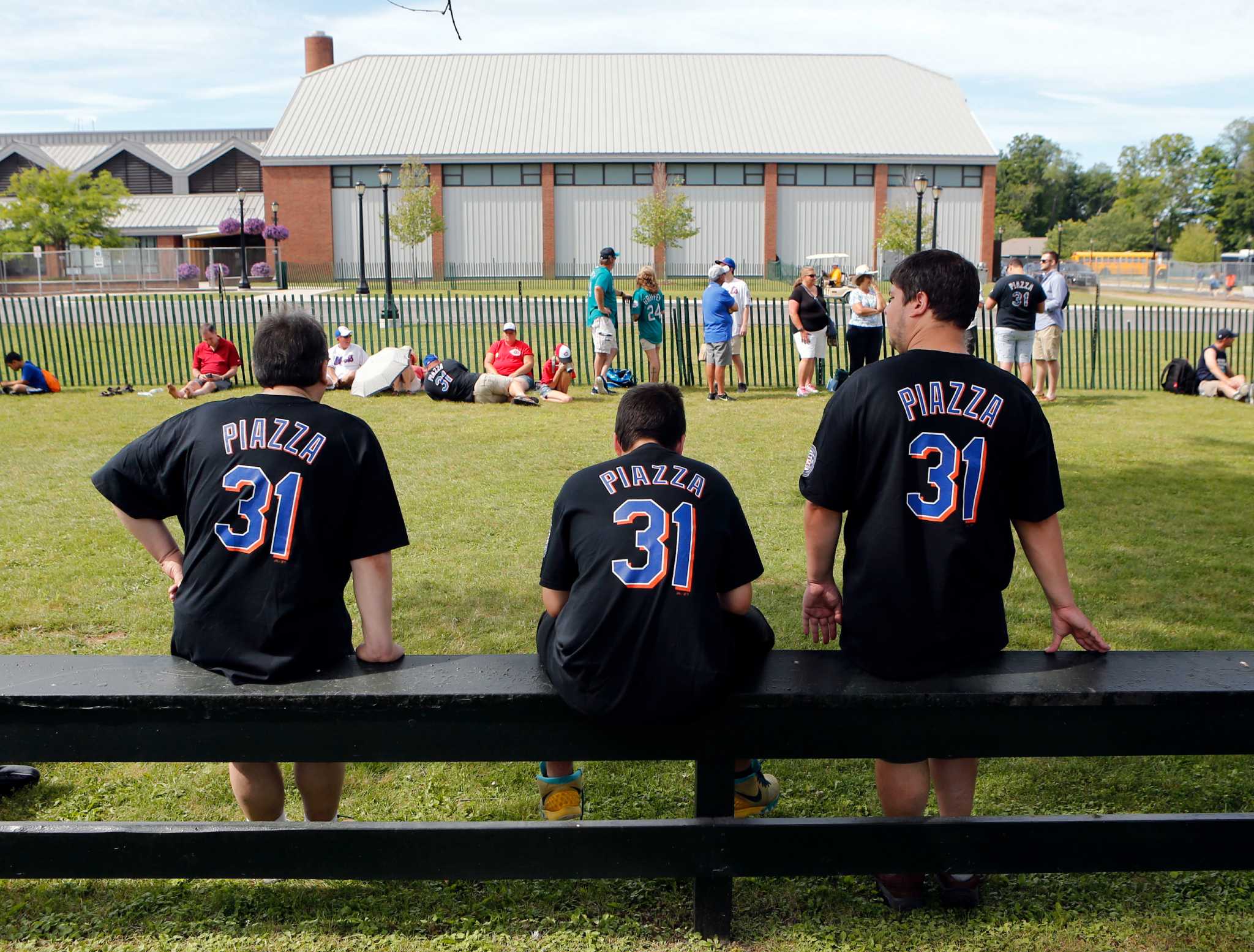 Ken Griffey Jr., Mike Piazza deliver emotional Hall of Fame speeches