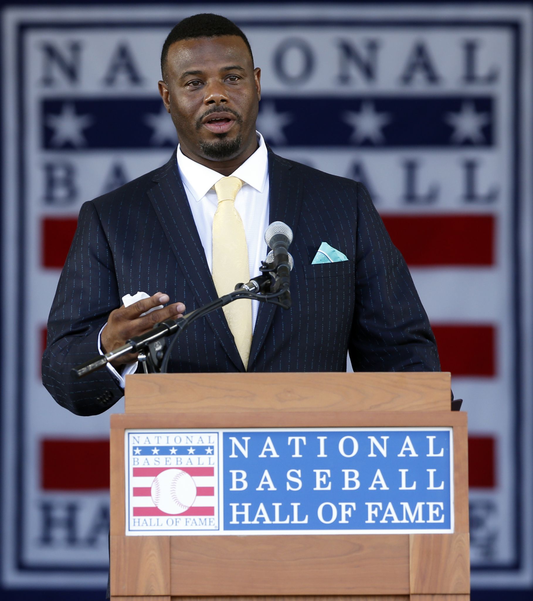 Reflecting on Ken Griffey, Jr. Presents Major League Baseball: A Hall of  Fame game - Lookout Landing