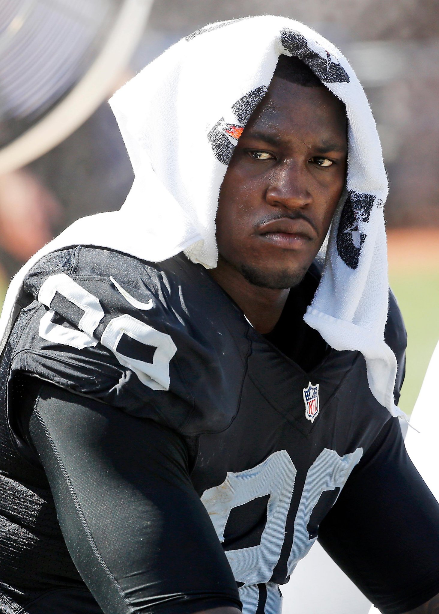 Banned Raiders LB Aldon Smith proposes to his girlfriend in San Francisco  restaurant - Silver And Black Pride