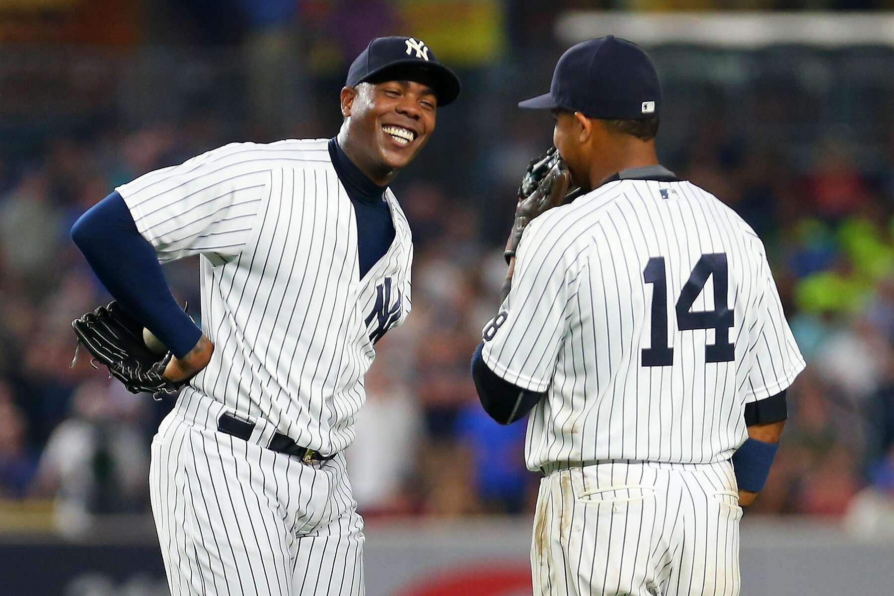 Yankees trade Aroldis Chapman to Cubs for four players 