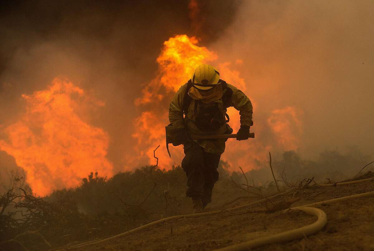 пожары в калифорнии 2020. Fire in the he. огонь пожар. красивый пожар. Fire in the booth.