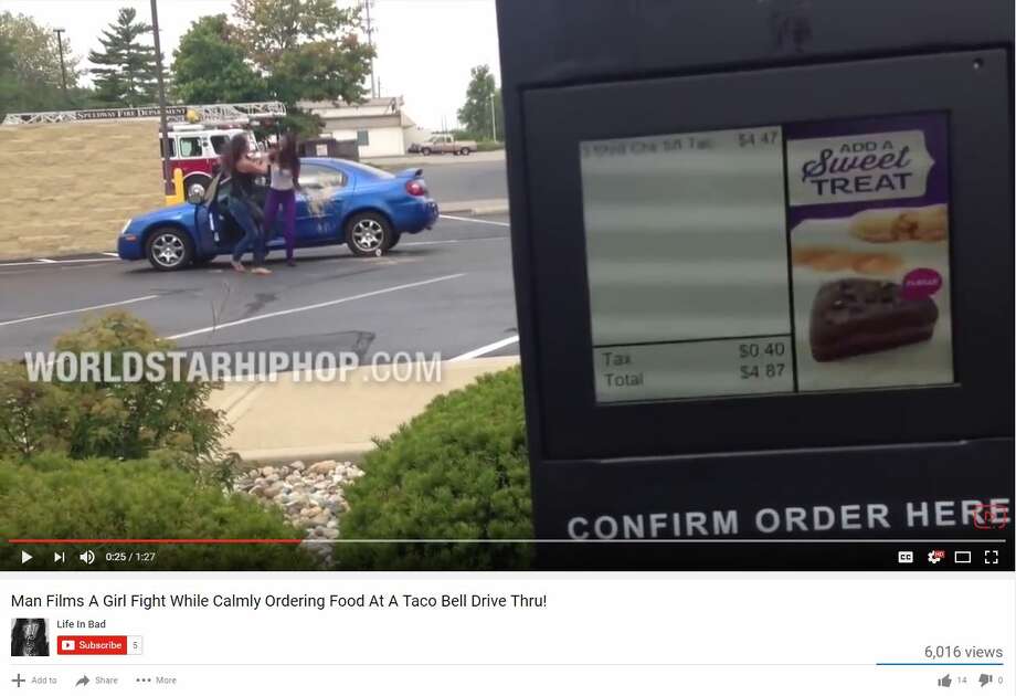 Video Calm Customer Records Fight Between 2 Women While Ordering
