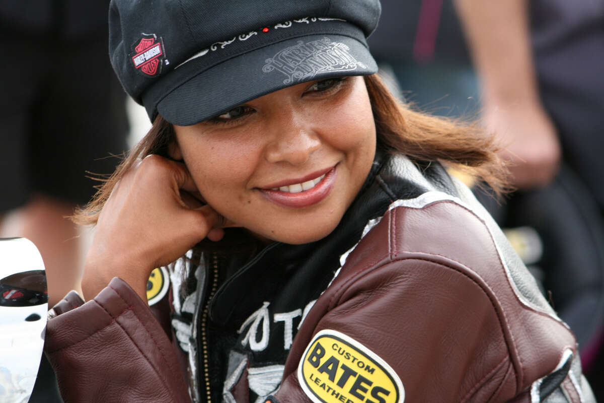 Peggy Llewellyn is a successfull female motorcycle racer on the NHRA Circuit.