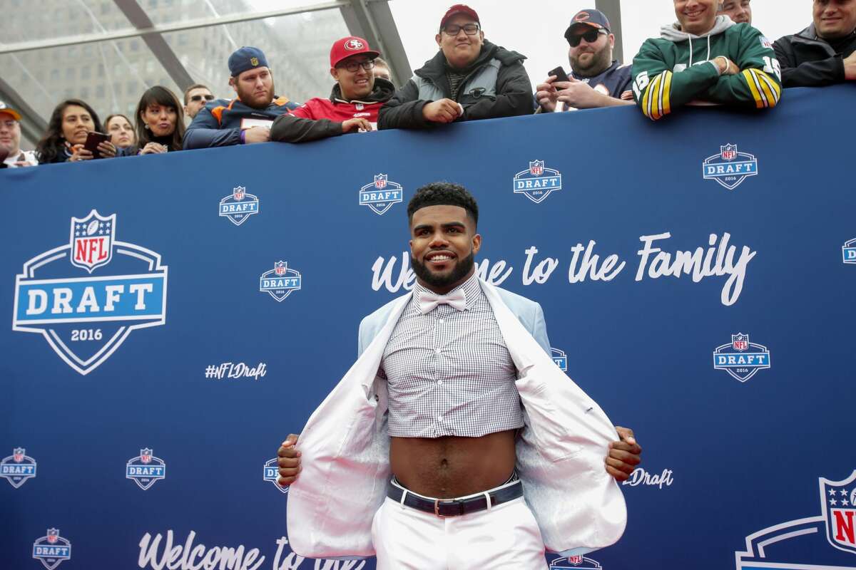CHICAGO, IL - APRIL 28: Draftee Ezekiel Elliott of Ohio State arrives to the 2016 NFL Draft on April 28, 2016 in Chicago, Illinois.