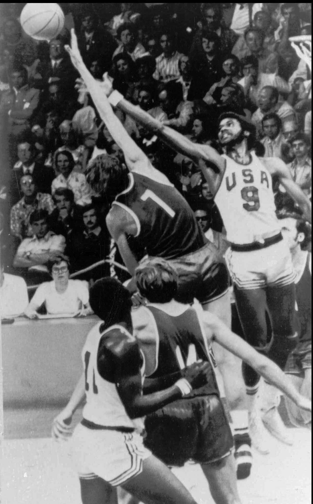 Dwight Jones, right, was involved in one of basket-ball's most controversial games, the United States' loss to the Soviet Union in the 1972 Olympic final.