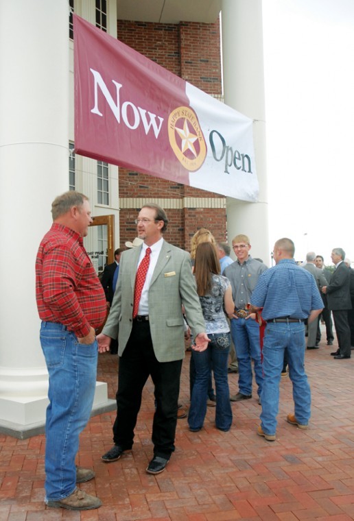 Happy State Bank opens Plainview branch