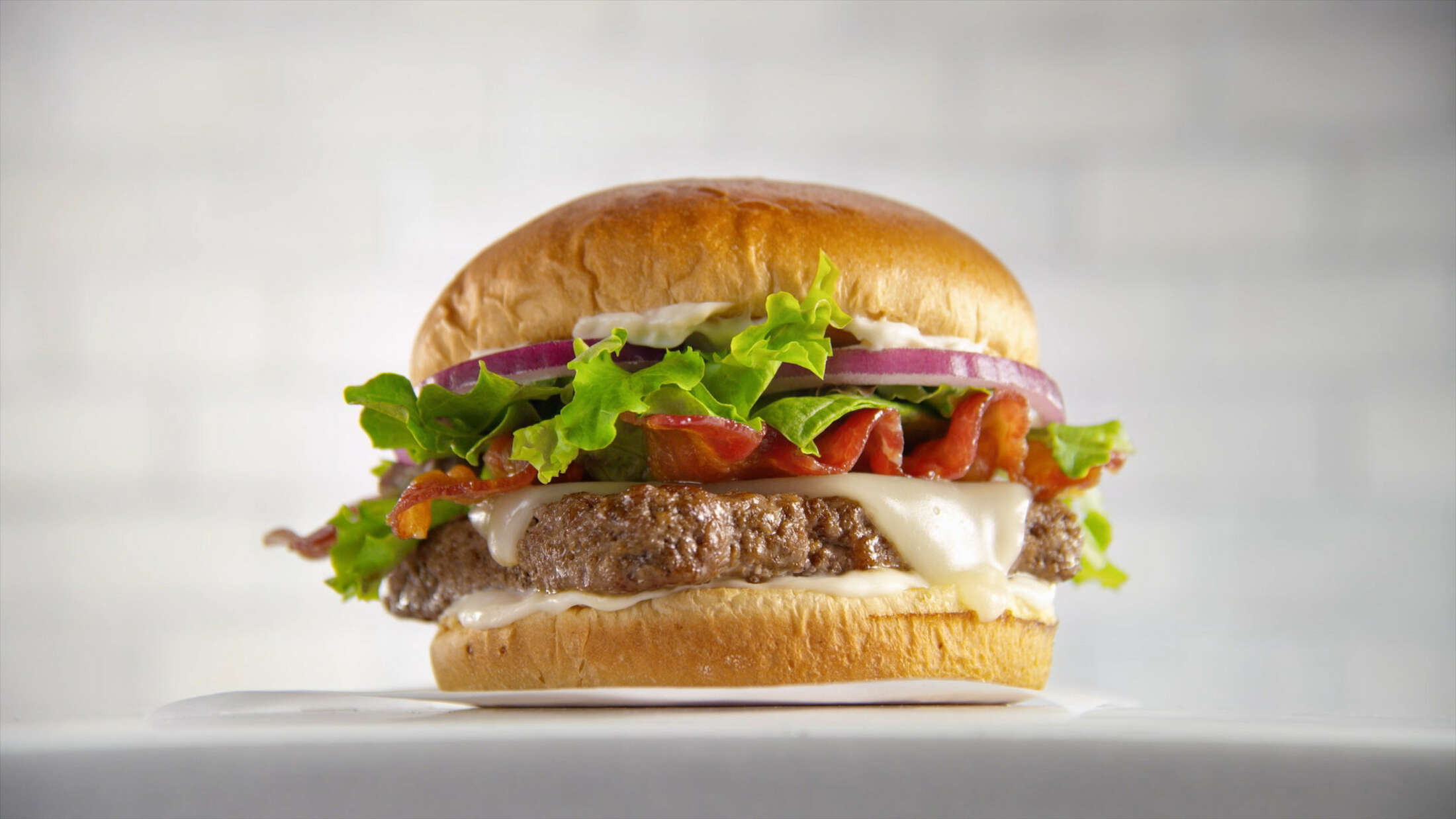 Wendy's Cheddar Lovers Bacon Cheeseburger