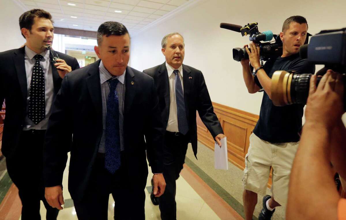 Ethics experts torn over Attorney General Ken Paxton acceptance of