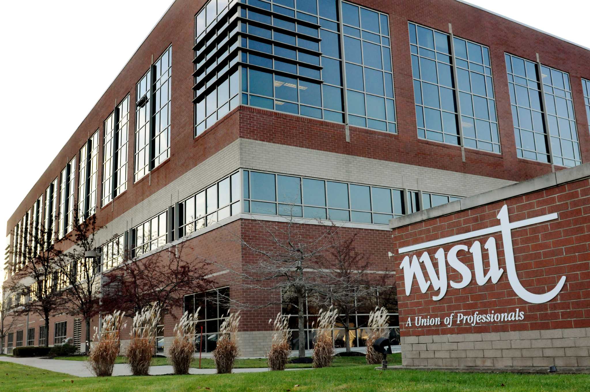 Teachers union sues over transfer regulations