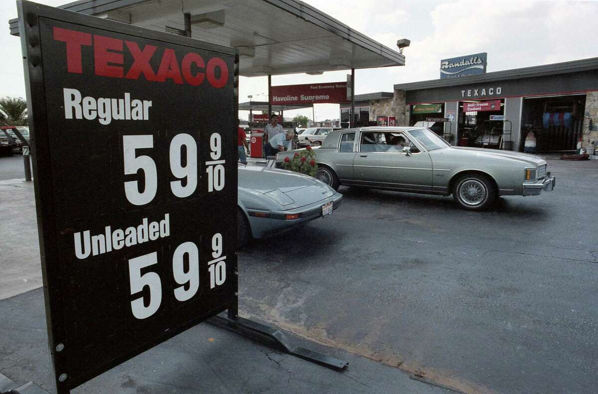 What did Houston look like in 1986 during the infamous oil bust? Texaco station at Fondren and Bissonnet, July 21, 1986. At the time, gasoline prices in Houston had declined 15 cents for unleaded and 12 to 13 cents for regular in the previous six weeks. Click through to see more images of Houston from 1986 at the height of the oil bust...