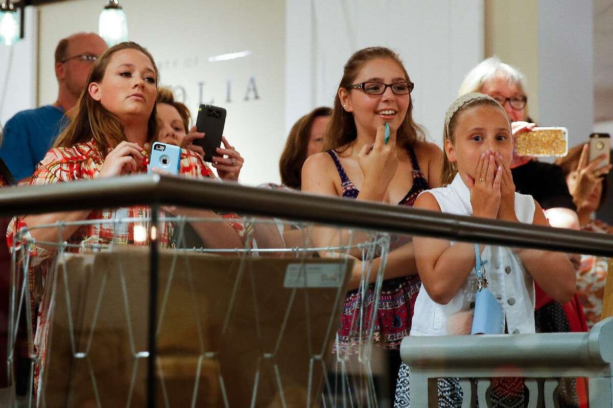 Joanna Gaines greets throngs of fans at Star Furniture in Katy