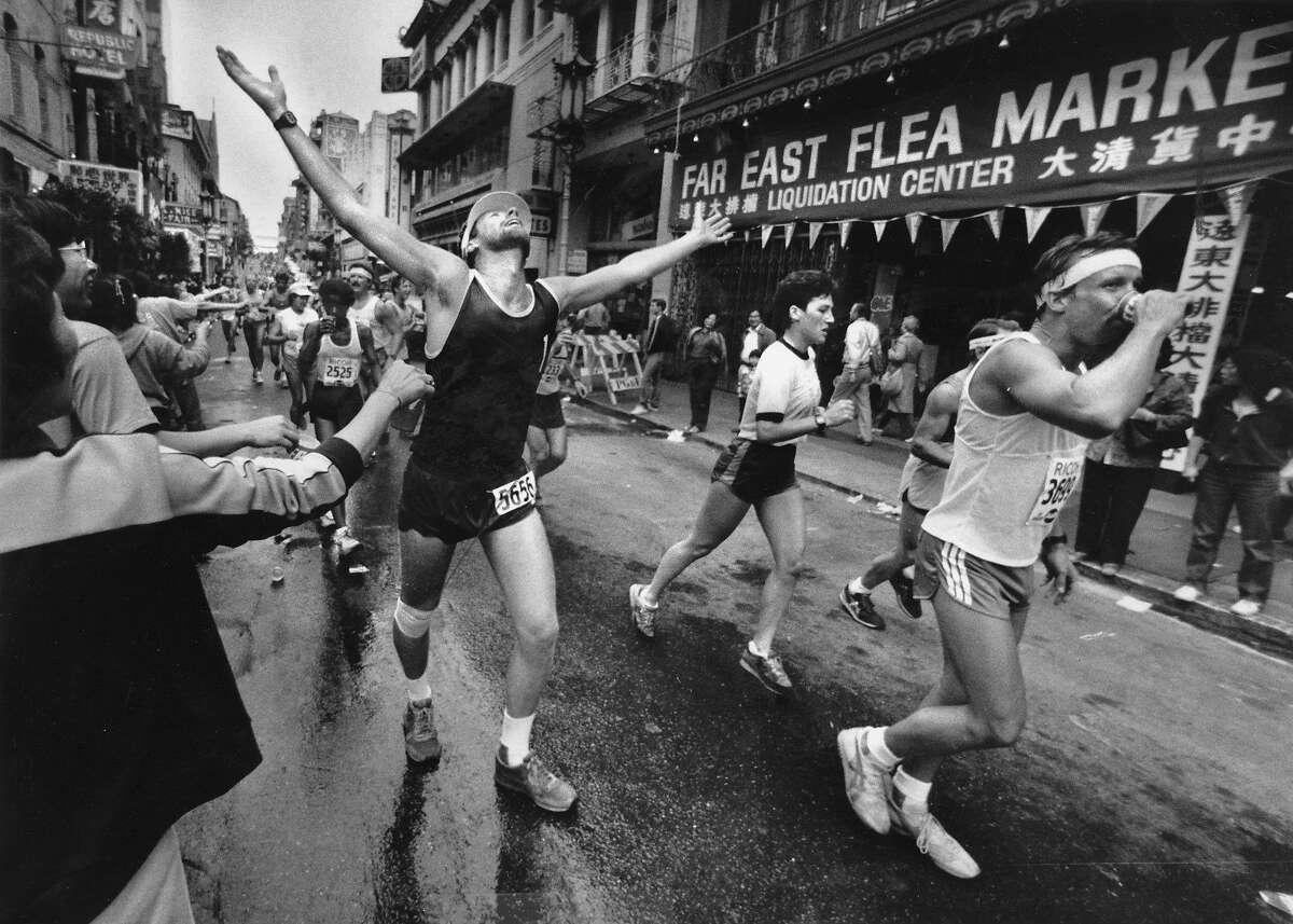Grant Avenue halfway through the S.F. Marathon during the fast years when the course finished on Market Street.