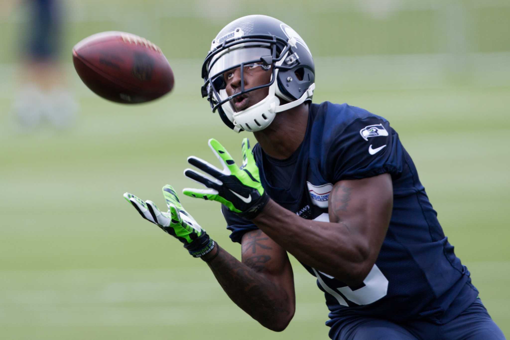 Marshawn Lynch wears Kam Chancellor jersey at Seahawks practice